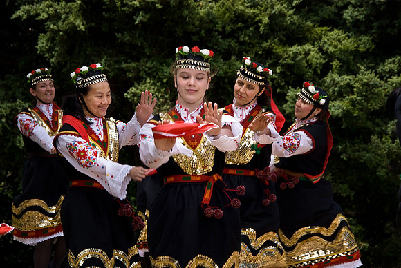 BULGARIAN FOLK DANCE