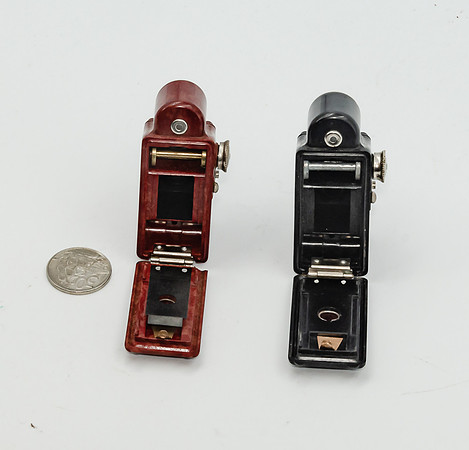 _DSC4930_1 Most Coronet Midget Cameras were the same design although was some variation in the film was wound with handles and knobs but the main interest to collectors is the variation in colour. Th